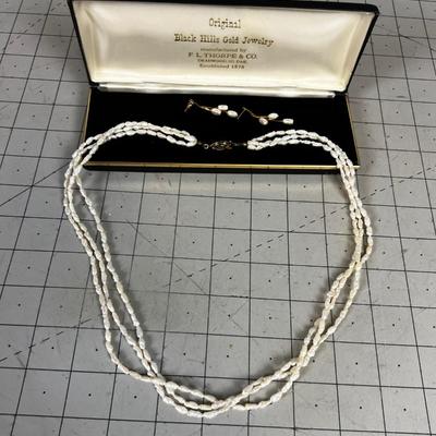 Sophisticated Fresh Water Pearl Set of Necklace and Earrings
