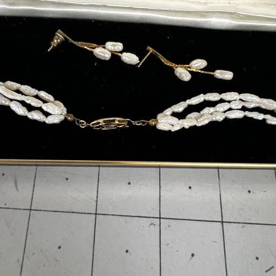 Sophisticated Fresh Water Pearl Set of Necklace and Earrings