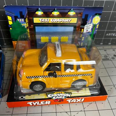 2 Chevron Cars NIB 