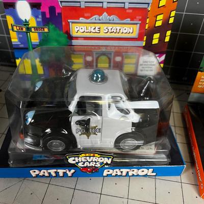 2 Chevron Cars NIB 