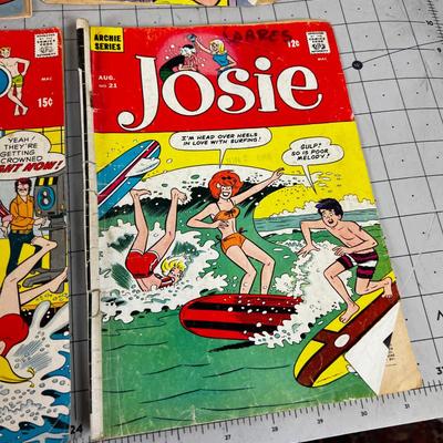(9) ARCHIE Comics