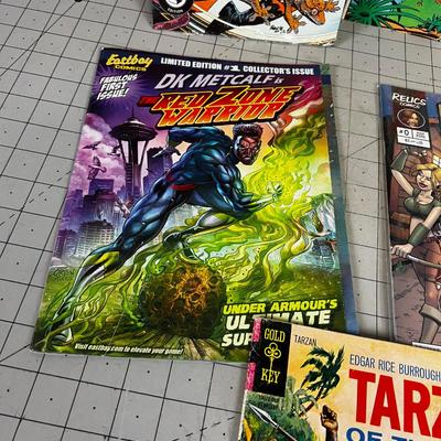 Mixed Lot of Comics, Vertigo, Dark Horse, Relics (7) 