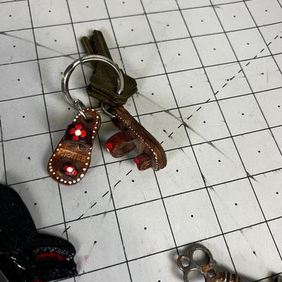 Pile of Vintage KEYS, skeleton and such! 