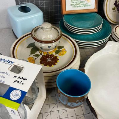 All Sorts of Mugs, Plates, Plaques Etc. VINTAGE and well who knows? 