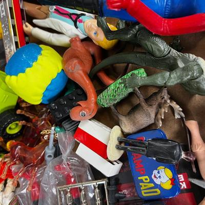 Tray of Vintage Toys: Bits and Pieces 