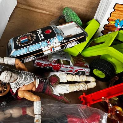 Tray of Vintage Toys: Bits and Pieces 