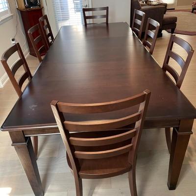 Dining set perfect for the family.