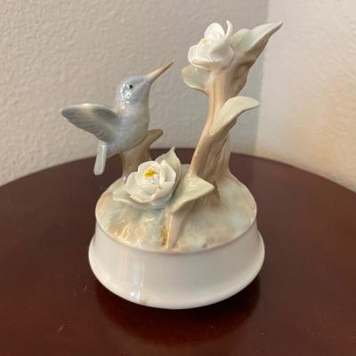 Fine porcelein hummingbird music box