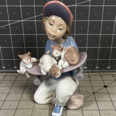 LLADRO Little Rider #7623 1994 Boy with Skateboard and Kittens 