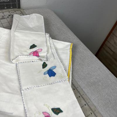 Bridge SET DARLING! 6 Napkins and Table Clothe Pastel Colors. CUTE!!!
