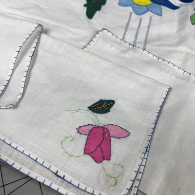 Bridge SET DARLING! 6 Napkins and Table Clothe Pastel Colors. CUTE!!!