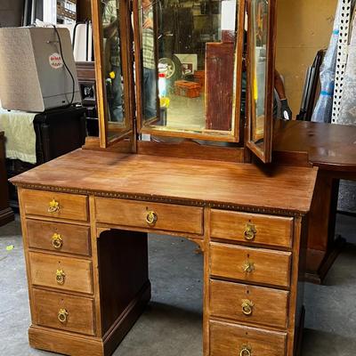 1920's Mahogany Vanity with 3 Mirrors