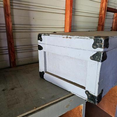 Gray Wooden Foot Locker  (OB1-JS)