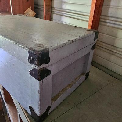 Gray Wooden Foot Locker  (OB1-JS)