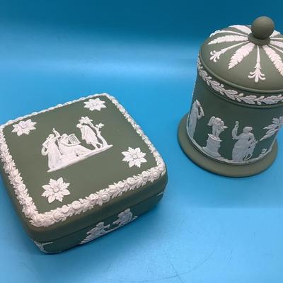 Wedgewood in green, square box and cylinder box
