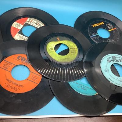15-vinyl/records 45 -The Beatles Hey Jude, Bill Medley, Soupy Sales, Chubby Checker Limbo Rock