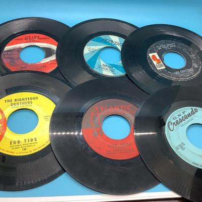 14 vinyl records 45 The Supremes, The Righteous Brothers, The Rolling Stones, The Critters