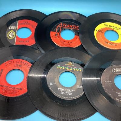 14 vinyl records 45 The Rolling Stones, The Animals, The Turtles, Chubby Checker, Beach Boys, Joey Dee & The Starliters