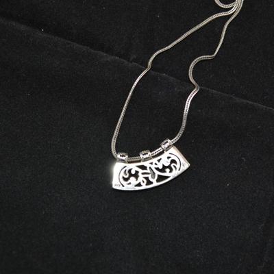 925 Sterling Herringbone Chain w/ 925 Pendant 18" 15.1g