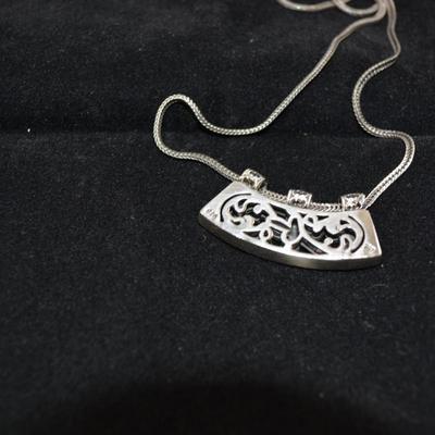 925 Sterling Herringbone Chain w/ 925 Pendant 18" 15.1g