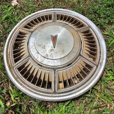 4 Wheel Rims & Miscellaneous Hub Caps  (OB3-JS)