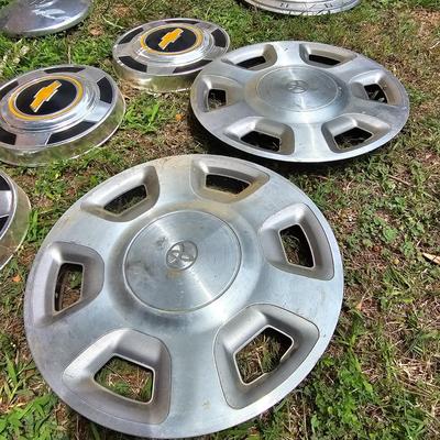 4 Wheel Rims & Miscellaneous Hub Caps  (OB3-JS)