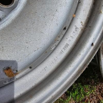 4 Wheel Rims & Miscellaneous Hub Caps  (OB3-JS)