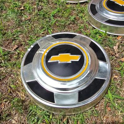 4 Wheel Rims & Miscellaneous Hub Caps  (OB3-JS)