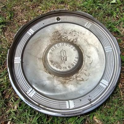 4 Wheel Rims & Miscellaneous Hub Caps  (OB3-JS)