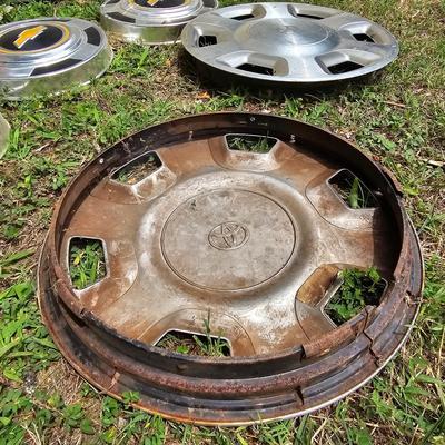 4 Wheel Rims & Miscellaneous Hub Caps  (OB3-JS)