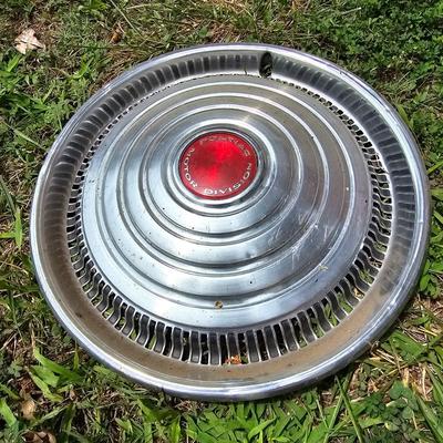 4 Wheel Rims & Miscellaneous Hub Caps  (OB3-JS)