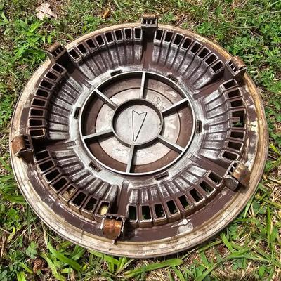 4 Wheel Rims & Miscellaneous Hub Caps  (OB3-JS)