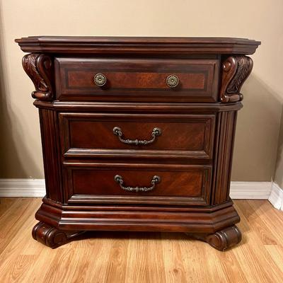 BROYHILL 3 Drawer Night Stands