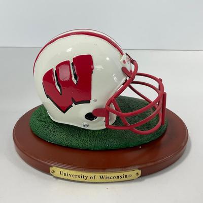 -35- SPORTS | Wisconsin Badgers Football Helmet Display