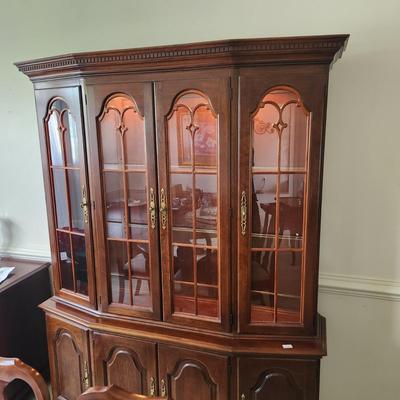 Clean Pennsylvania House Mahogany Lighted China Cabinet