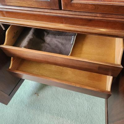 Clean Pennsylvania House Mahogany Lighted China Cabinet