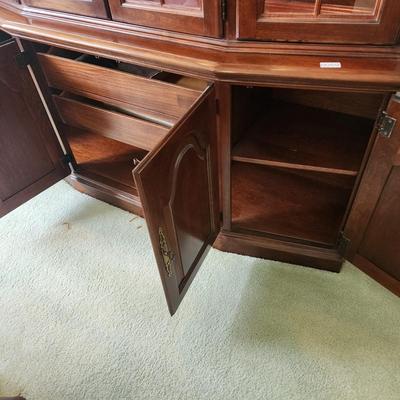 Clean Pennsylvania House Mahogany Lighted China Cabinet