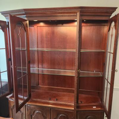 Clean Pennsylvania House Mahogany Lighted China Cabinet