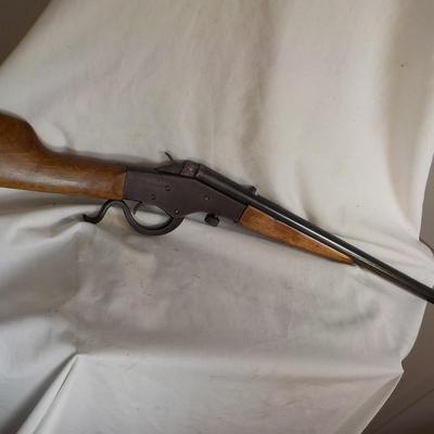1890 Stevens "Boys rifle" called the Crack Shot. / et. $125 to $ 200..