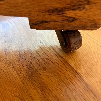 Round Oak Dining Table