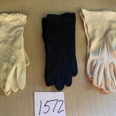 Vintage Ladyâ€™s Gloves
