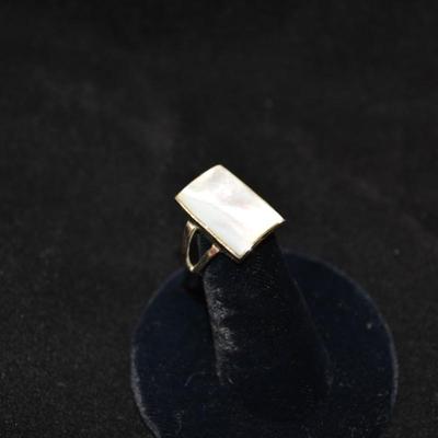 925 Sterling & Mother of Pearl Ring Size 7 2.5g