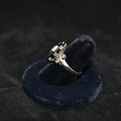 925 Sterling Ring with Onyx & Diamond Chip Size 8 3.3g