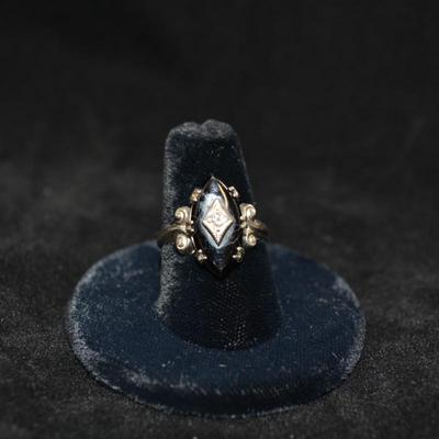 925 Sterling Ring with Onyx & Diamond Chip Size 8 3.3g