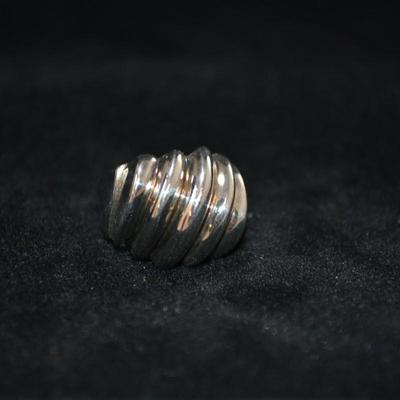 925 Sterling Textured Dome Ring Size 6 5.0g