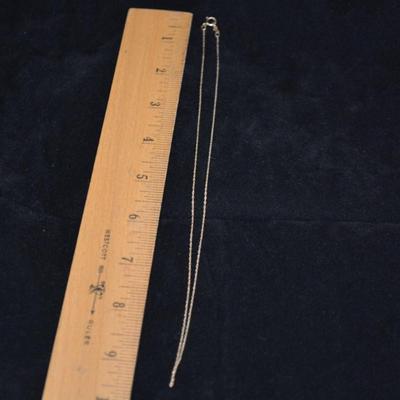 Delicate 10k Gold Chain 18" 0.5g