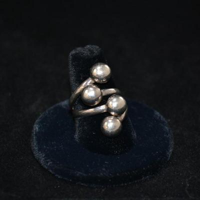 925 Sterling Wrap-Around Sphere Ring Adjustable Size 8 8.0g