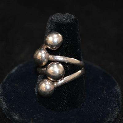 925 Sterling Wrap-Around Sphere Ring Adjustable Size 8 8.0g