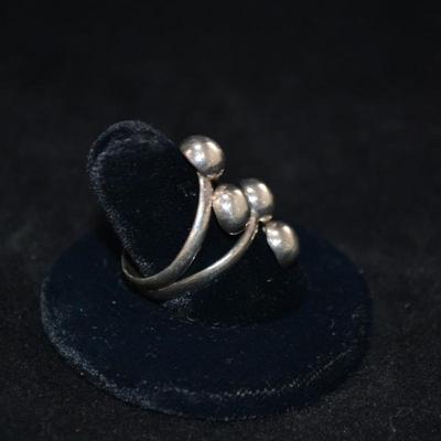 925 Sterling Wrap-Around Sphere Ring Adjustable Size 8 8.0g