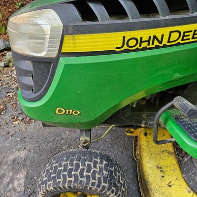 John Deere D110 Riding Lawn Mower (FY-JS)
